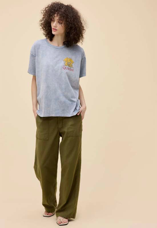 Daydreamer - Queen World Tour 1977 Graphic Tee Light Blue Acid Wash